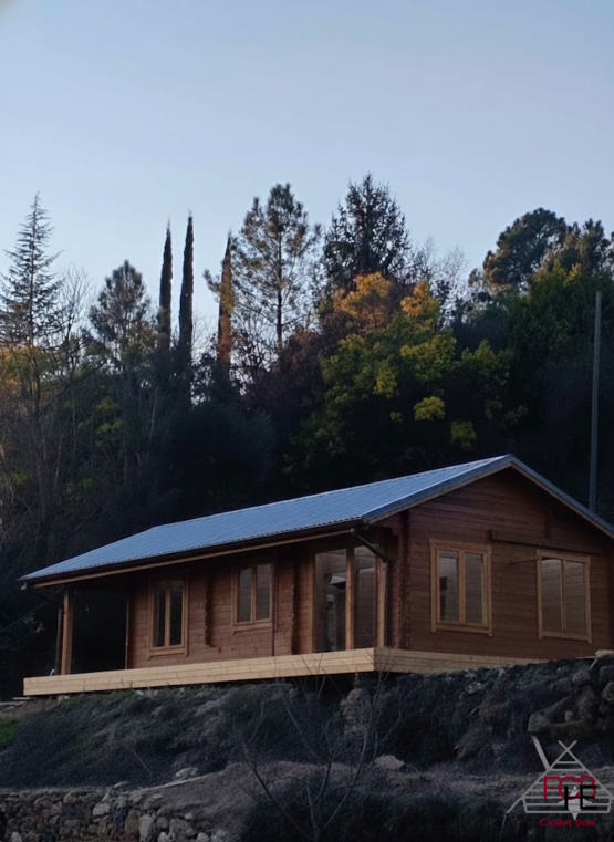 Chalet bois N°190922 – 78 m² avec sa terrasse 🏡 (68 mm) à usage de gîte